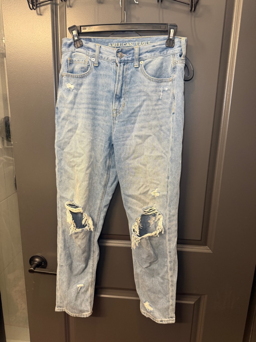 AE Mom Straight Jeans Ripped High Rise Comfort Stretch Waist Size 2 Short